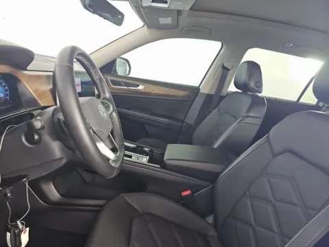 More photos of 2024 Volkswagen Atlas 2.0T SE w/Technology CAM,PANO,HTD STS,BLIND SPOT,3 at Autos of Dallas - Plano, TX