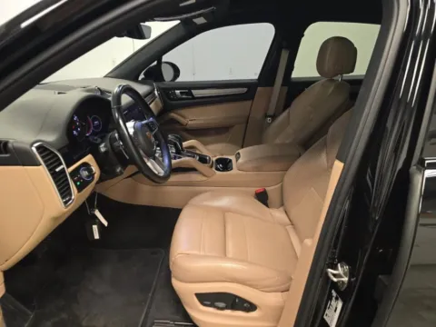 More photos of 2023 Porsche Cayenne Platinum Edition NAV,CAM,PANO,HTD STS,BLIND SPOT,2 at Autos of Dallas - Plano, TX