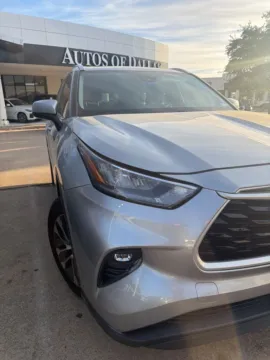 Green 2020 Toyota Highlander XLE for sale in Plano, TX