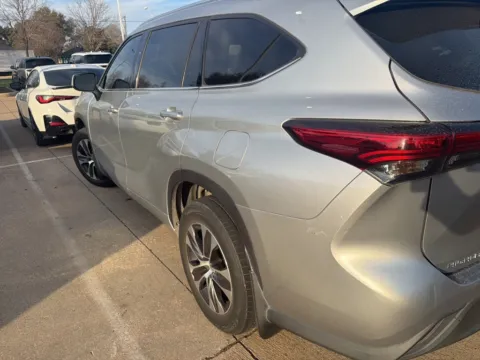 More photos of 2020 Toyota Highlander XLE at Autos of Dallas - Plano, TX