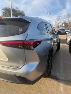More photos of 2020 Toyota Highlander XLE at Autos of Dallas - Plano, TX