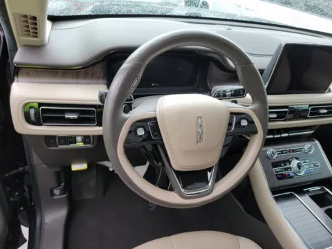 More photos of 2022 Lincoln Aviator Reserve NAV,CAM,PANO,4-CLMT STS,BLIND SPOT,3RD ROW at Autos of Dallas - Plano, TX