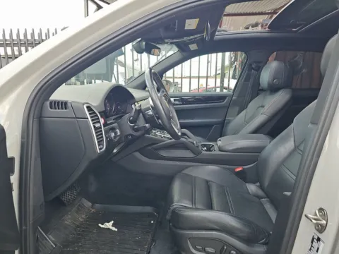 More photos of 2023 Porsche Cayenne NAV,CAM,PANO,HTD STS,BLIND SPOT,21" WLS at Autos of Dallas - Plano, TX