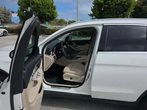 More photos of 2022 Mercedes-Benz GLC 300 NAV,CAM,PANO,HTD STS,BLIND SPOT at Autos of Dallas - Plano, TX
