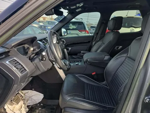 More photos of 2023 Land Rover Discovery HSE R-Dynamic NAV,CAM,PANO,BLIND SPOT,3RD ROW at Autos of Dallas - Plano, TX