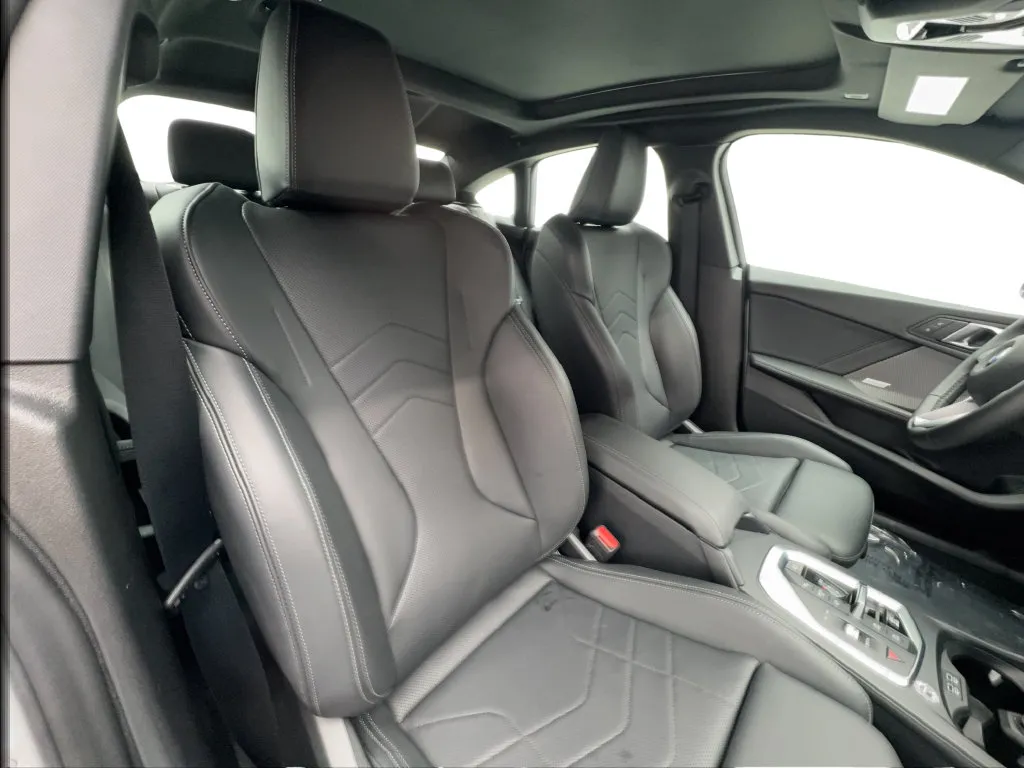 BMW 2 Series photo 23