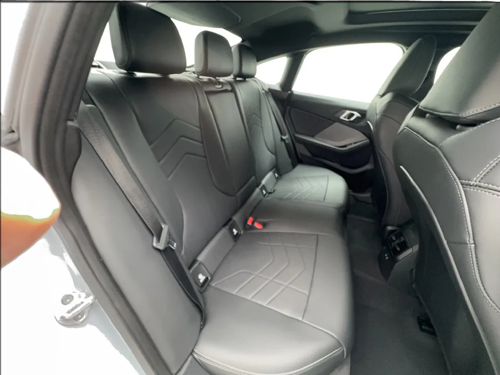 BMW 2 Series photo 26