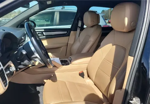 More photos of 2023 Porsche Cayenne Platinum Edition at Autos of Dallas - Plano, TX