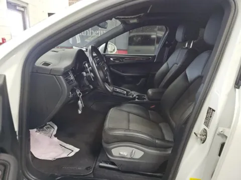 More photos of 2022 Porsche Macan at Autos of Dallas - Plano, TX