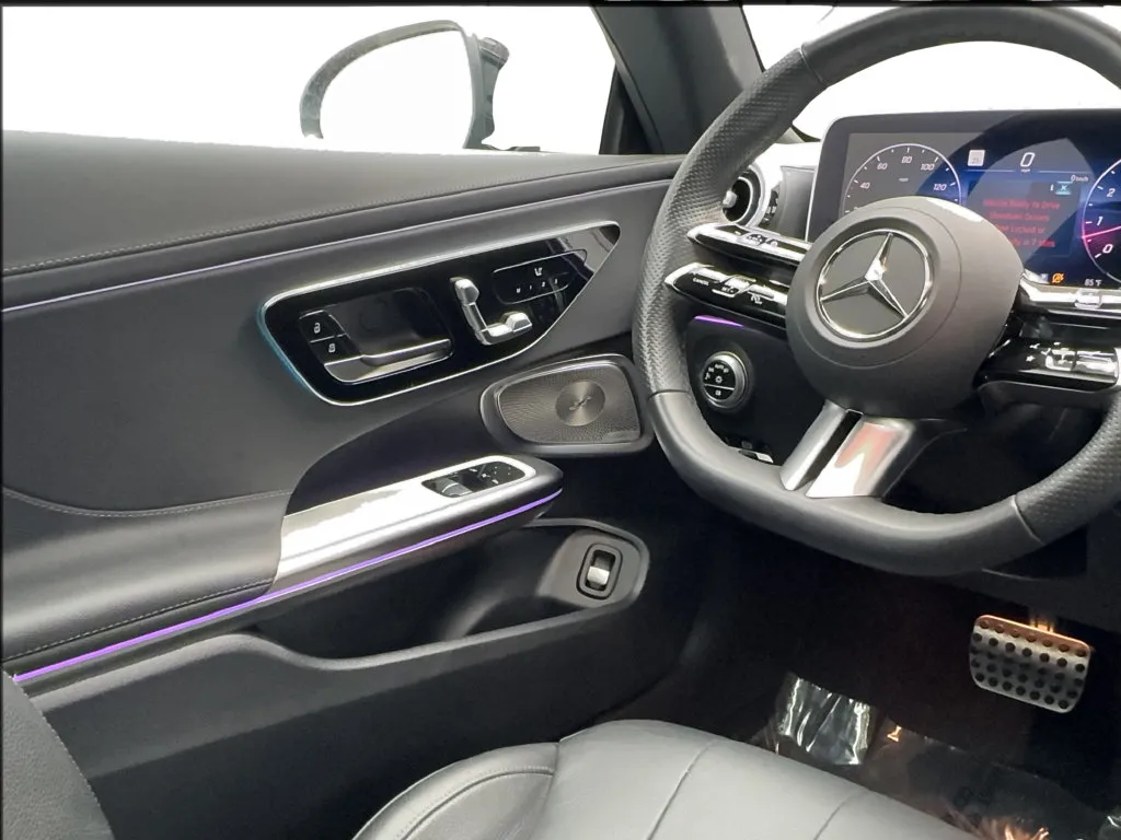 Mercedes-Benz CLE photo 35