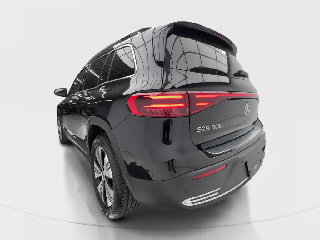 Mercedes-Benz EQB photo 11