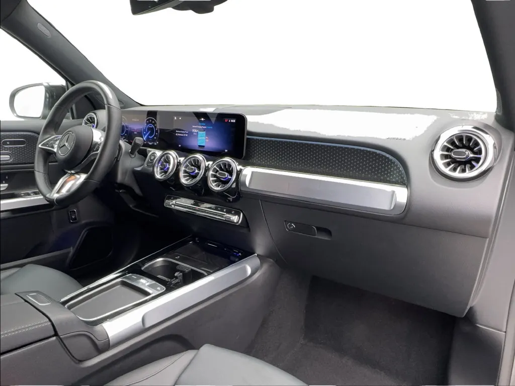 Mercedes-Benz EQB photo 29