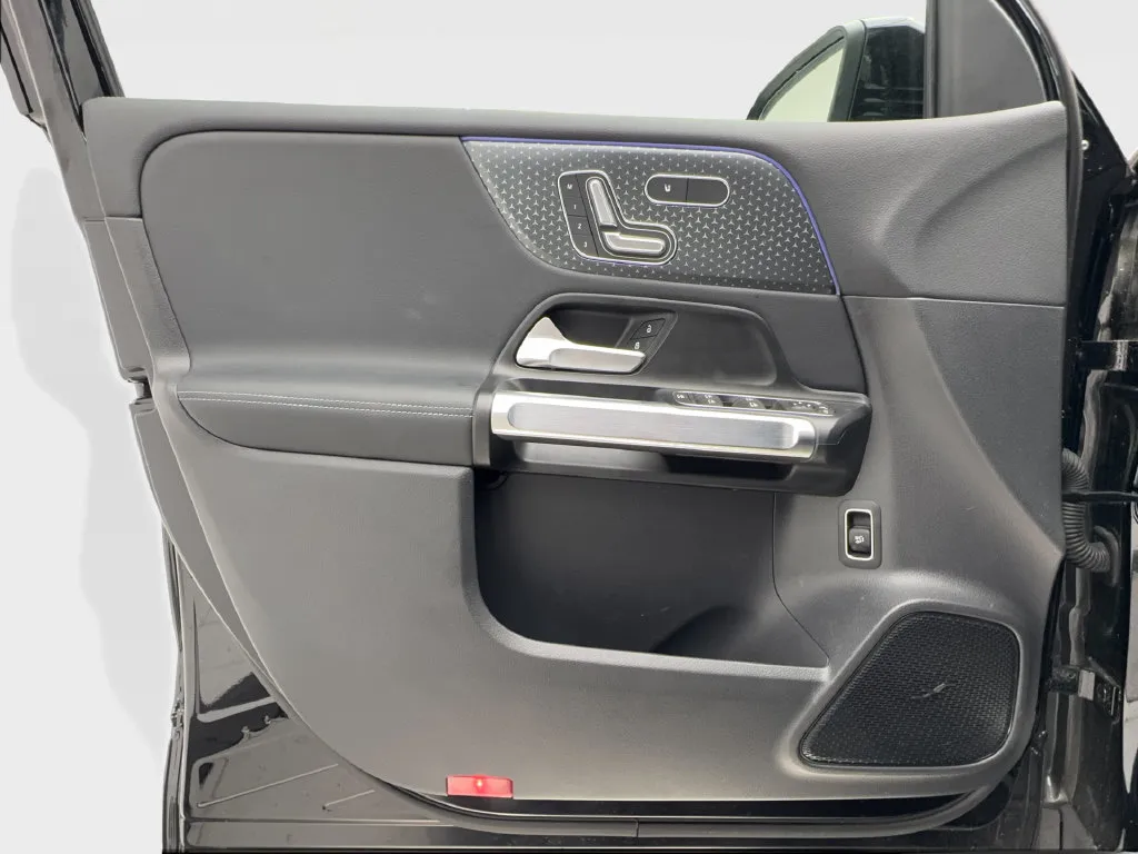 Mercedes-Benz EQB photo 21