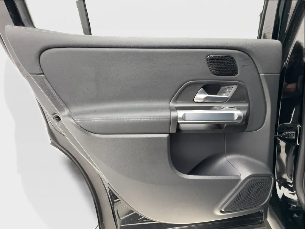 Mercedes-Benz EQB photo 25