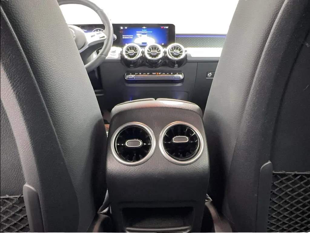 Mercedes-Benz EQB photo 32