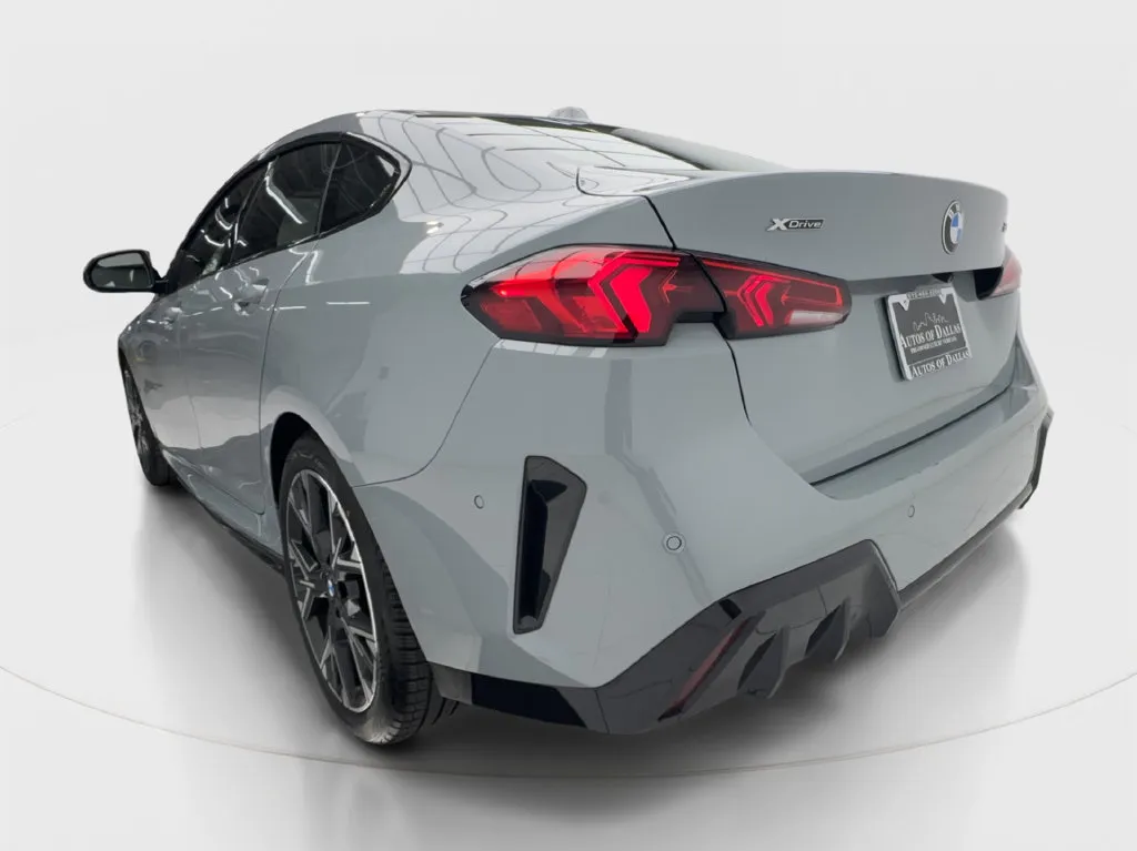 BMW 2 Series photo 10