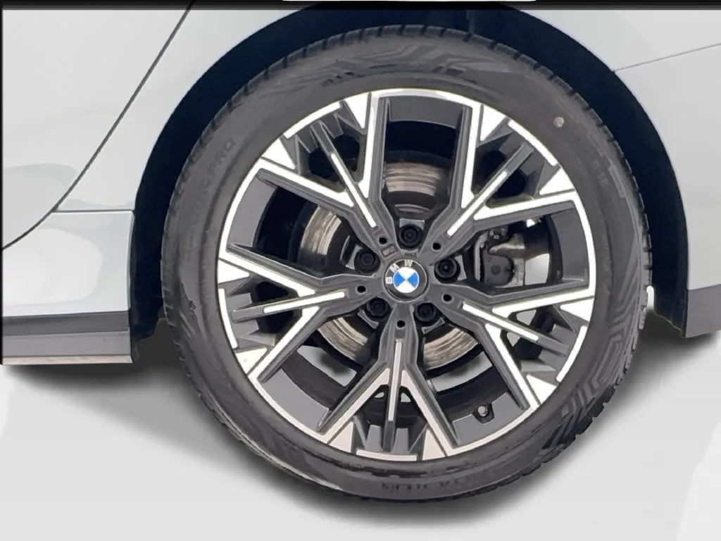 BMW 2 Series photo 14