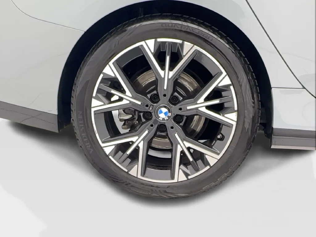BMW 2 Series photo 18