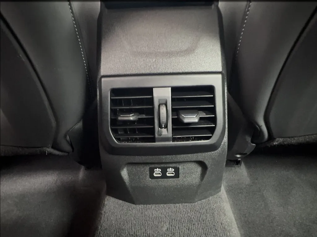 BMW 2 Series photo 36