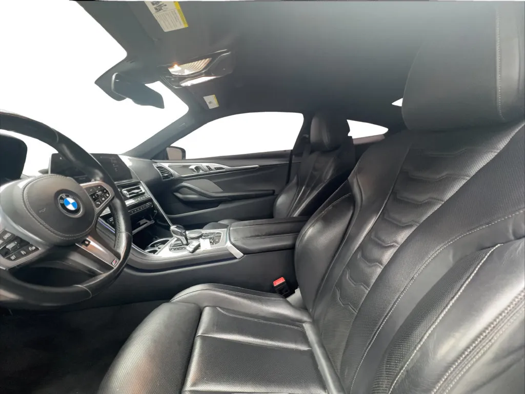 BMW 8 Series photo 27