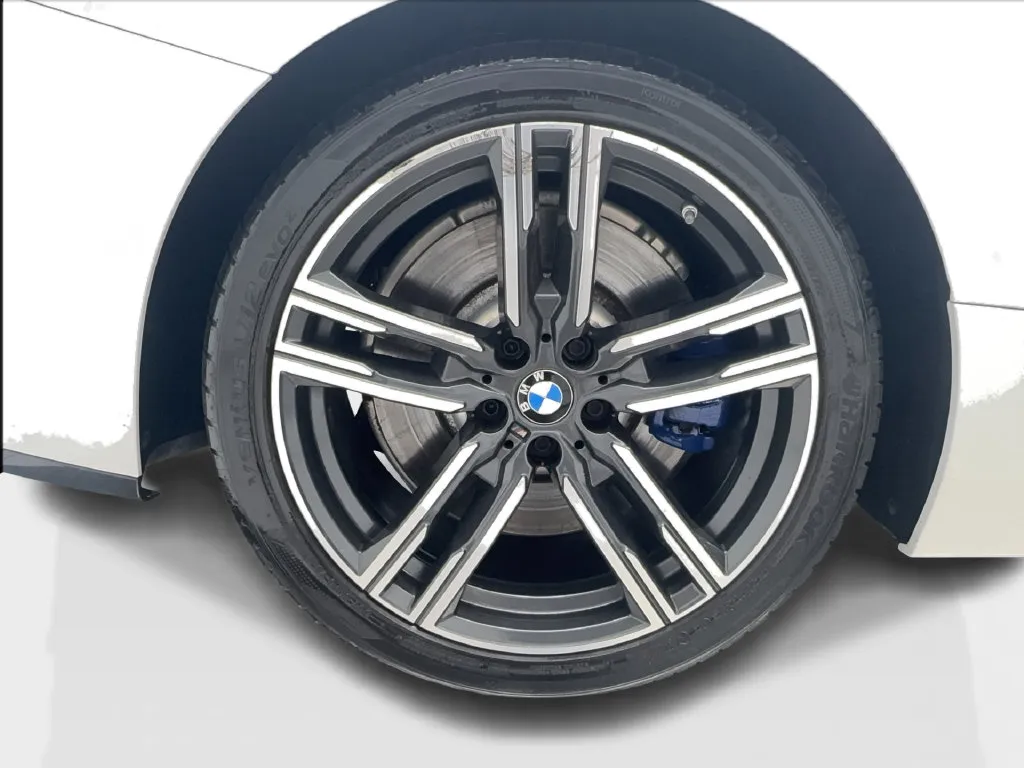 BMW 8 Series photo 18
