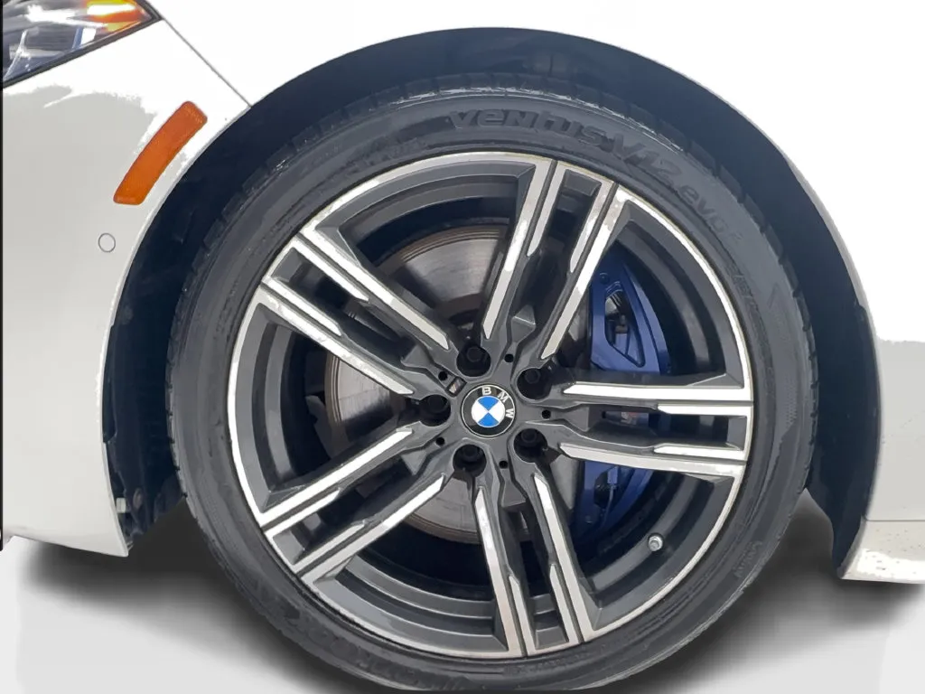 BMW 8 Series photo 15