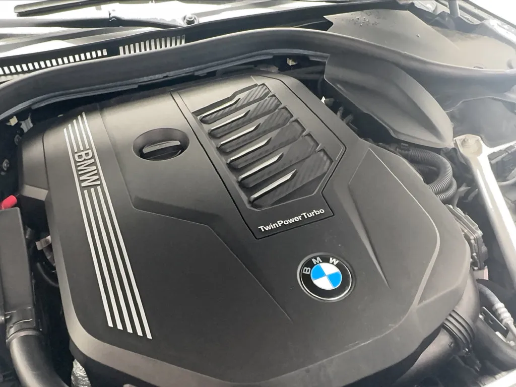 BMW 8 Series photo 21