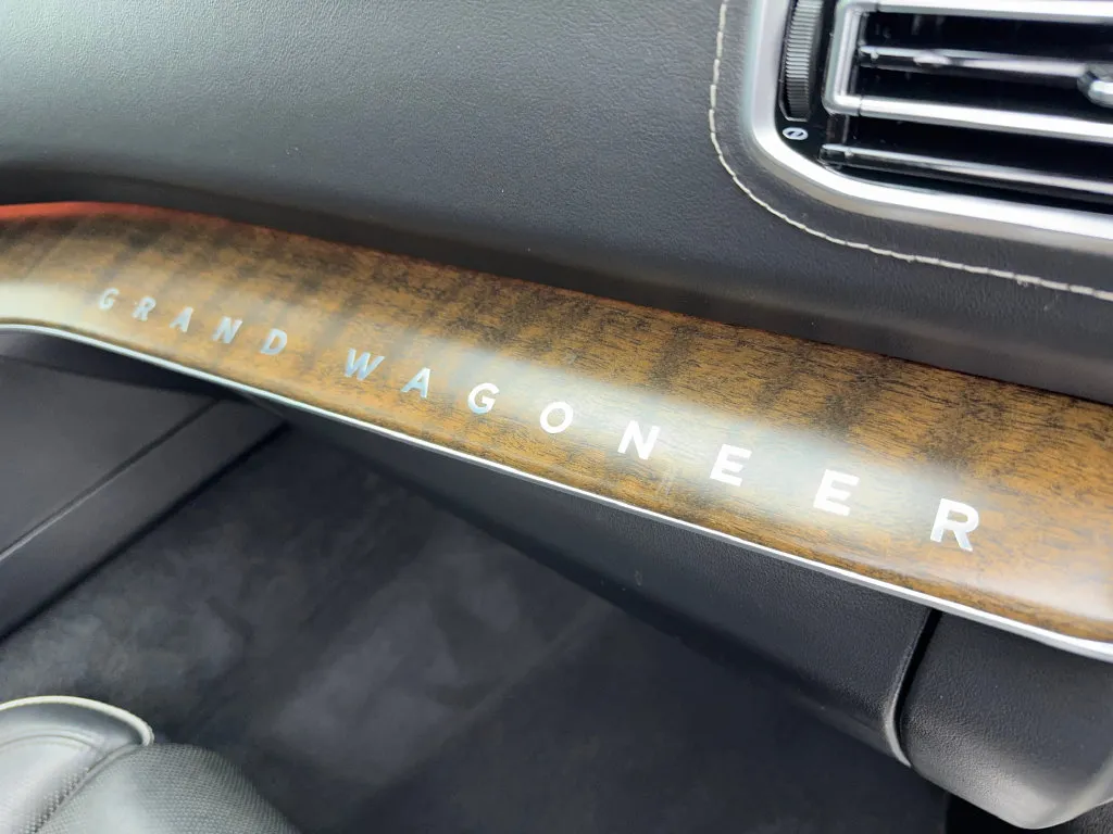 Jeep Grand Wagoneer photo 35