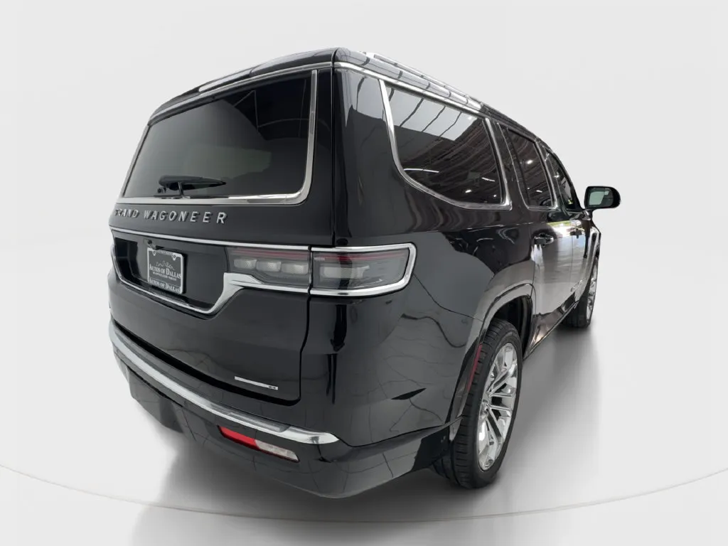 Jeep Grand Wagoneer photo 8