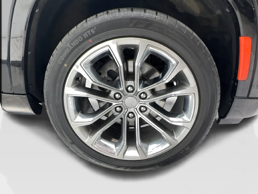 Jeep Grand Wagoneer photo 15