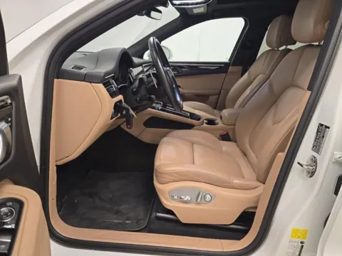 More photos of 2023 Porsche Macan at Autos of Dallas - Plano, TX