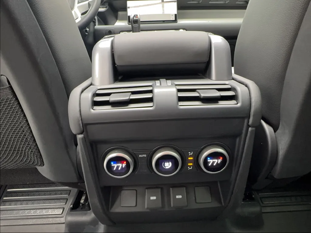 Land Rover Defender photo 37