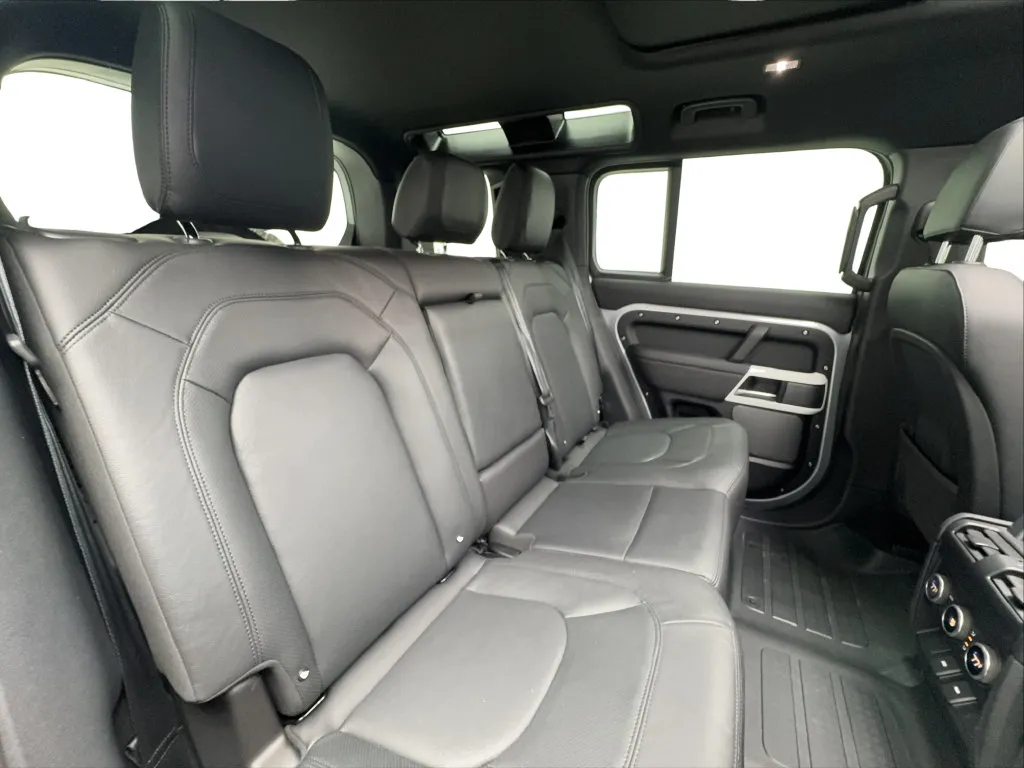 Land Rover Defender photo 30