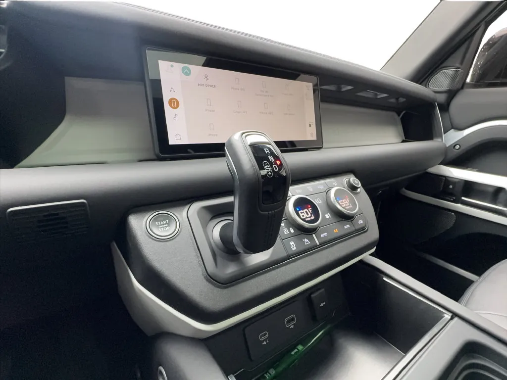 Land Rover Defender photo 47