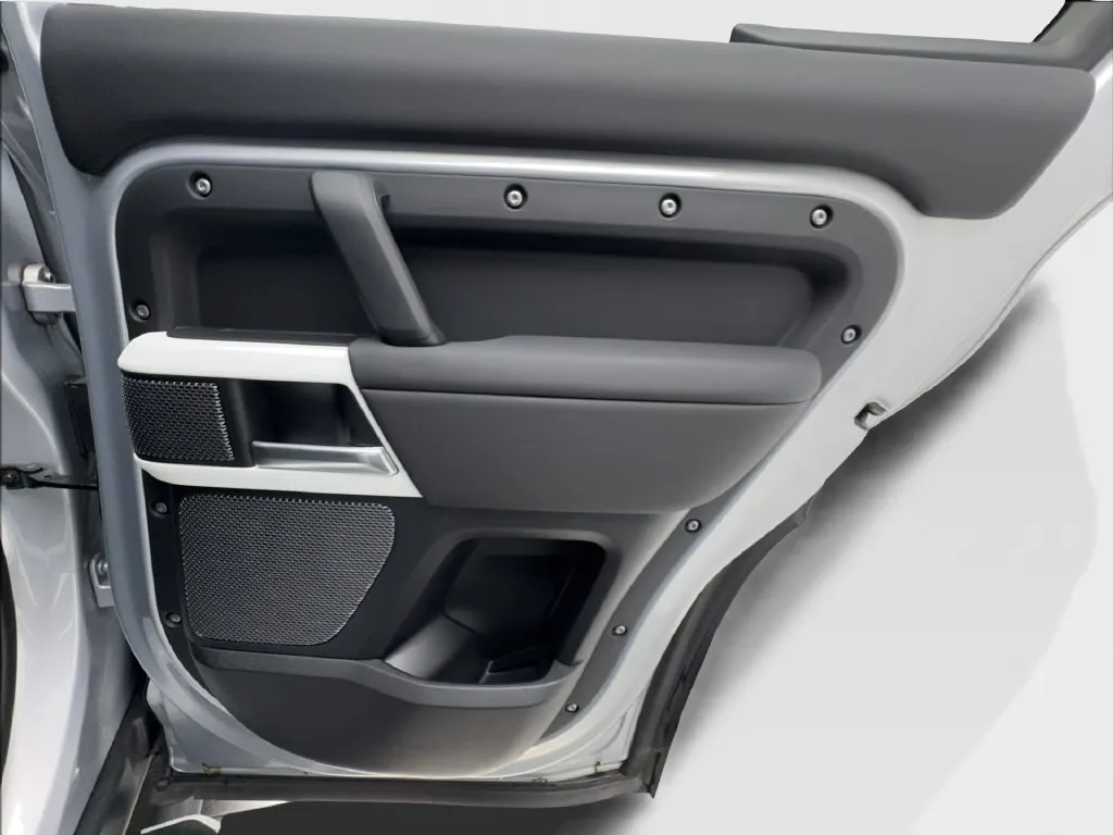 Land Rover Defender photo 32