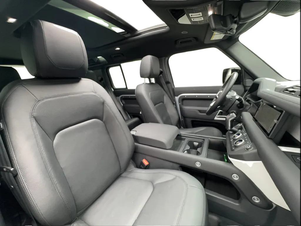 Land Rover Defender photo 33