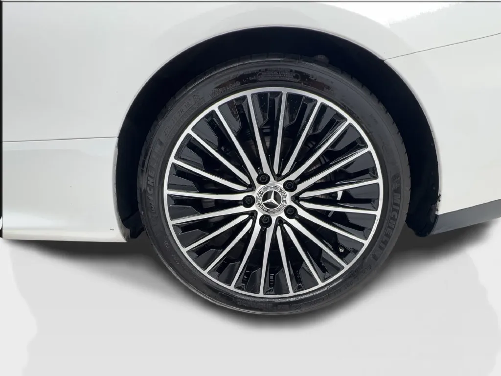 Mercedes-Benz CLE photo 12