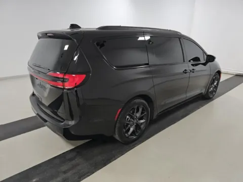 Photos of 2026 Chrysler Pacifica Limited for sale in Plano, TX at Autos of Dallas - Plano