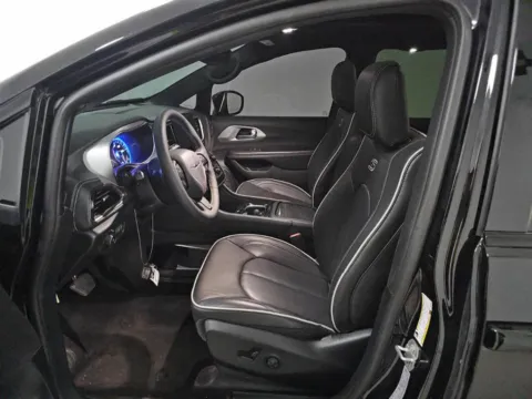 More photos of 2026 Chrysler Pacifica Limited at Autos of Dallas - Plano, TX