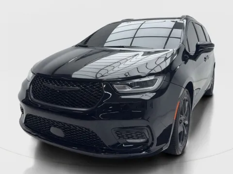 More photos of 2026 Chrysler Pacifica Limited at Autos of Dallas - Plano, TX