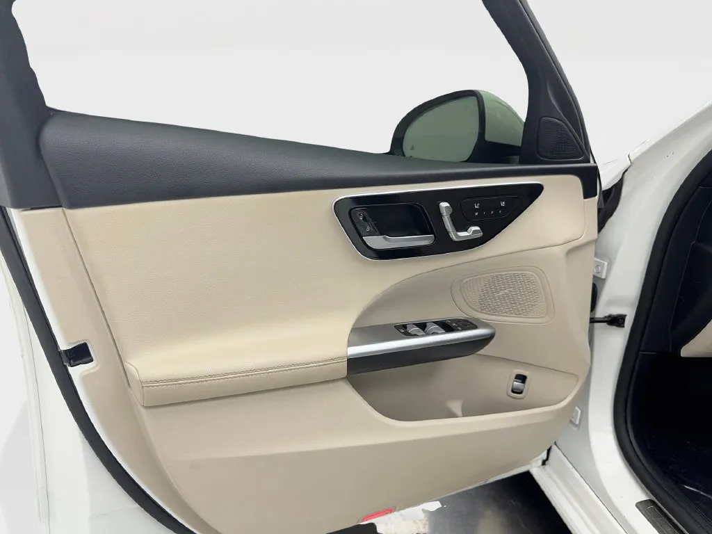 Mercedes-Benz C-Class photo 22