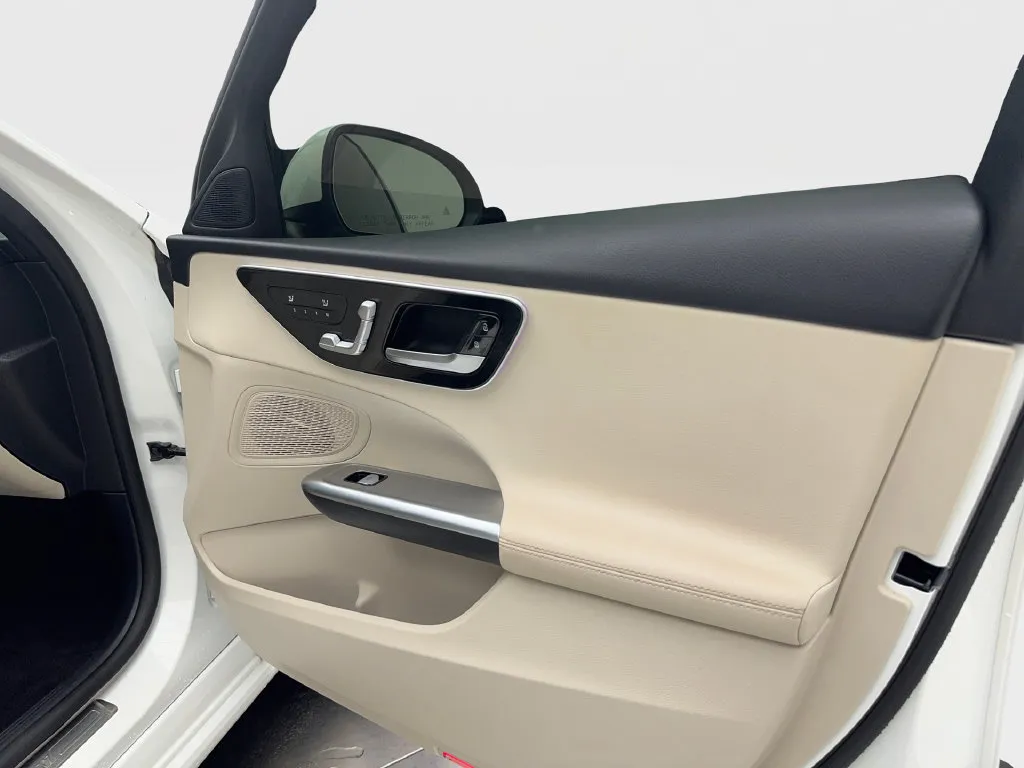 Mercedes-Benz C-Class photo 36