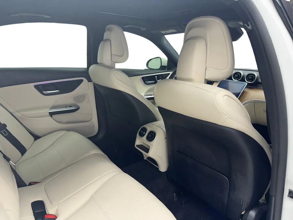Mercedes-Benz C-Class photo 32