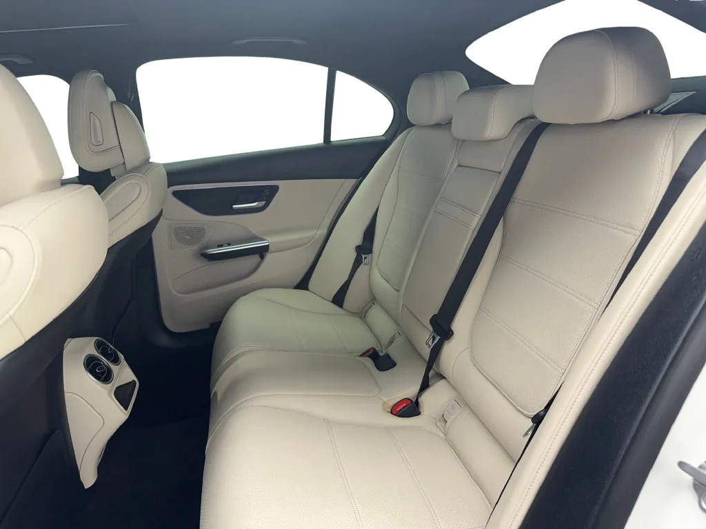 Mercedes-Benz C-Class photo 26