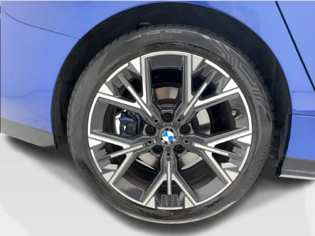 BMW 2 Series photo 16