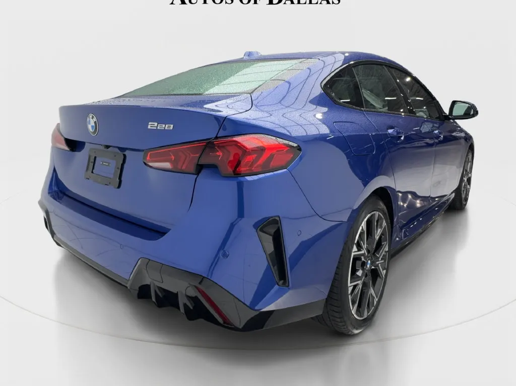 BMW 2 Series photo 8