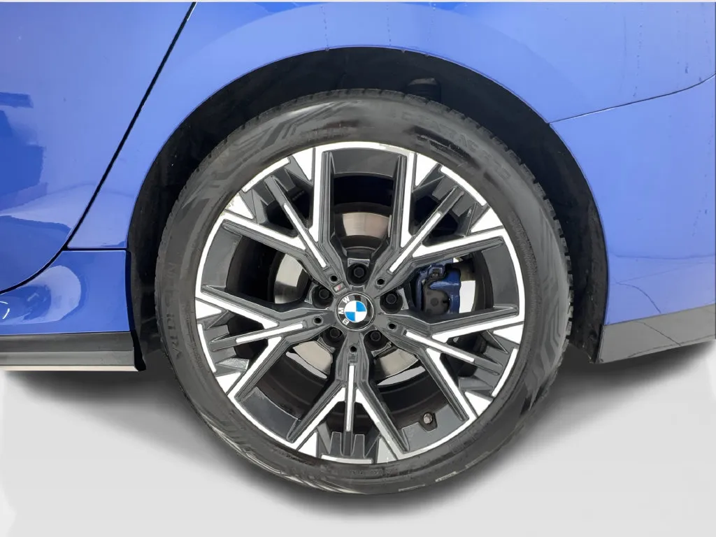 BMW 2 Series photo 12