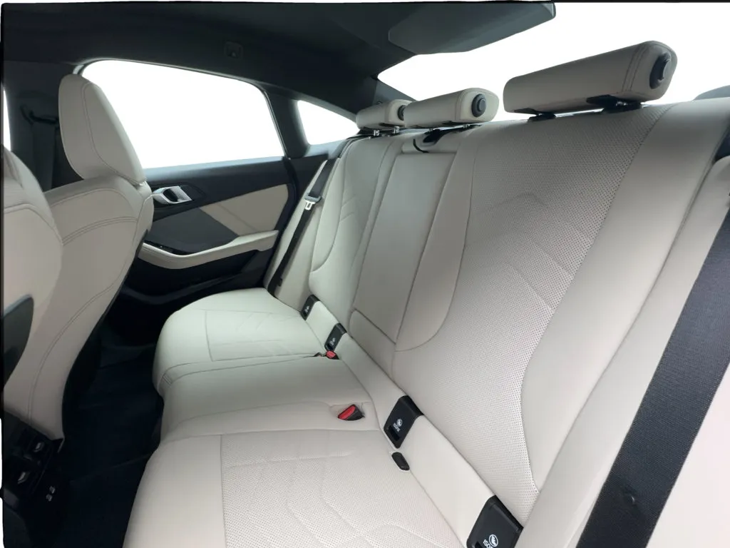 BMW 2 Series photo 27