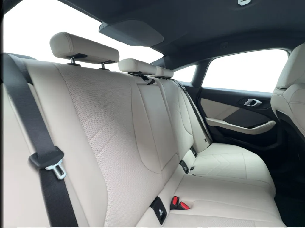 BMW 2 Series photo 29