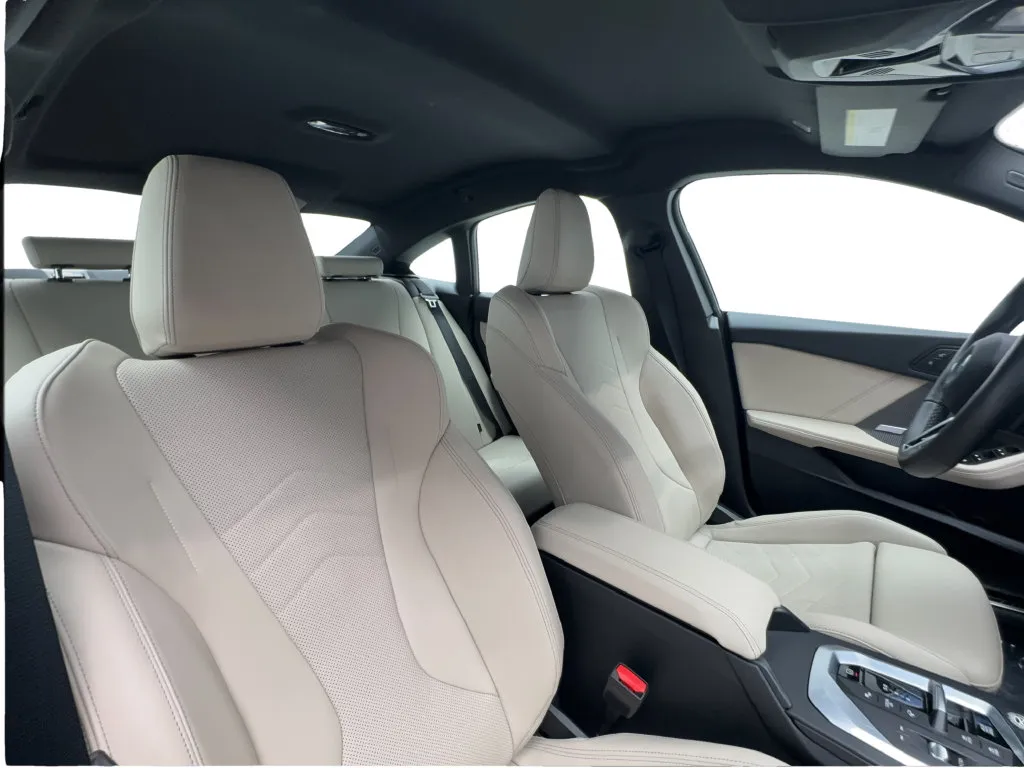 BMW 2 Series photo 32